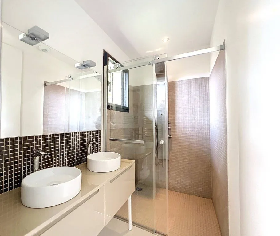Salles de bain - Maison avec Piscine et Vue Mer à Bandol