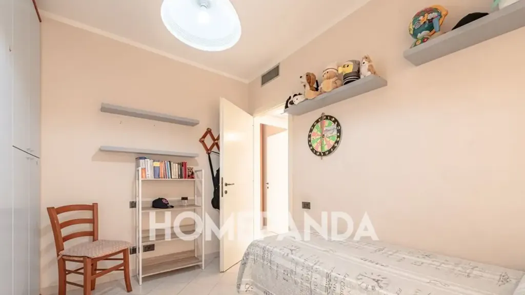 Chambres - 4-Bedroom Apartment with Balconies in Sestu