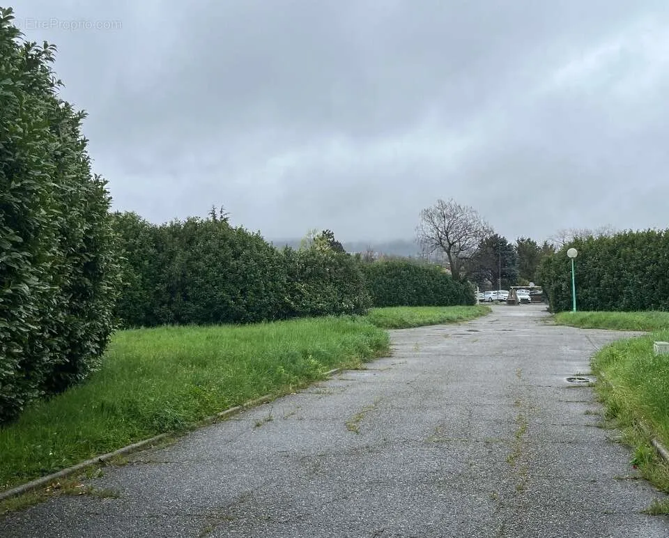 Extérieur - Terrain Viabilisé avec Jardin à Loriol-sur-Drome