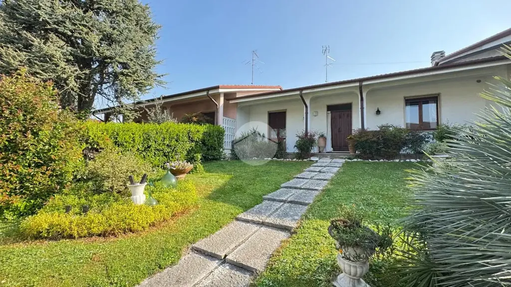 Garden - Terraced Villa with Garden in Marcaria