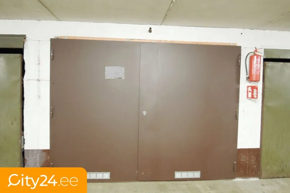 Garaaž - Garage Box with Lift Gate in Nice Location