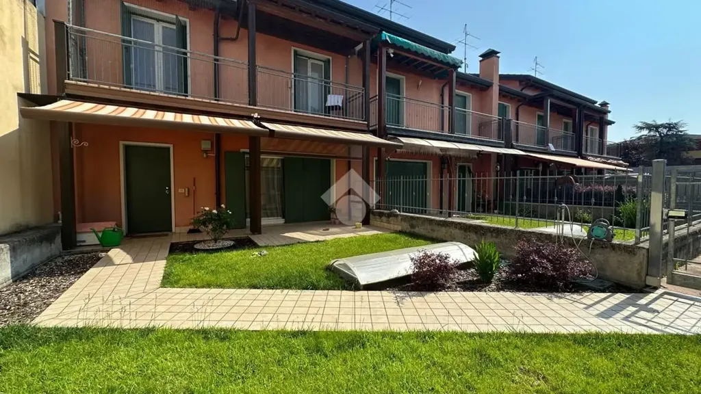 Aed - Terraced Villa with Private Garden in Bussolengo