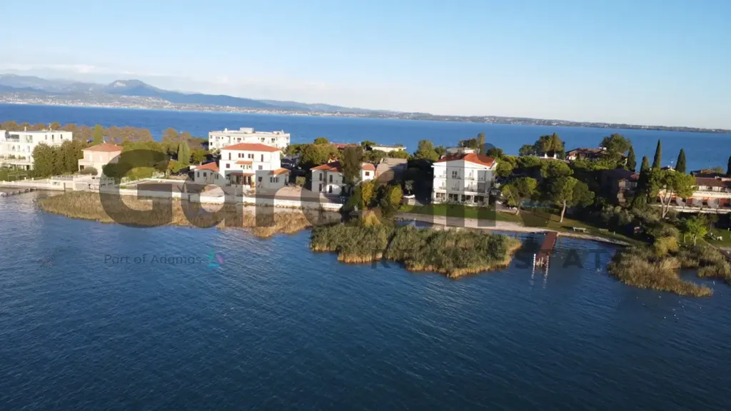 Õhuvaade - Lakefront Bilocale with Garden in Sirmione