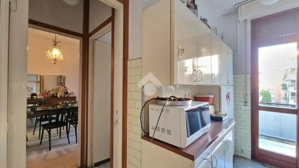 Cuisine - Five-Bedroom Apartment with Balcony in Milan