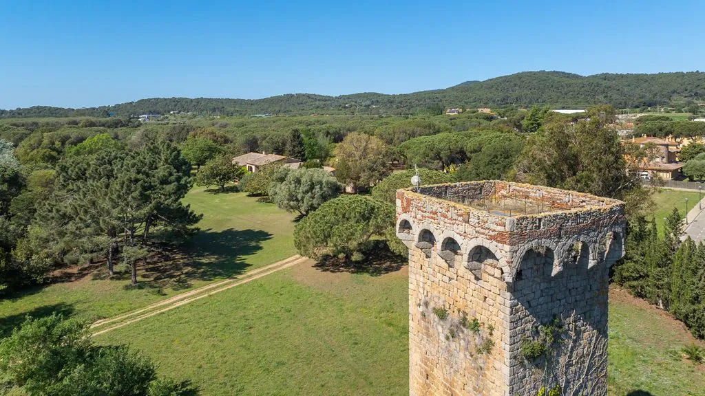 Vista aerea - Luxury House with Historic Tower in Mont-ras