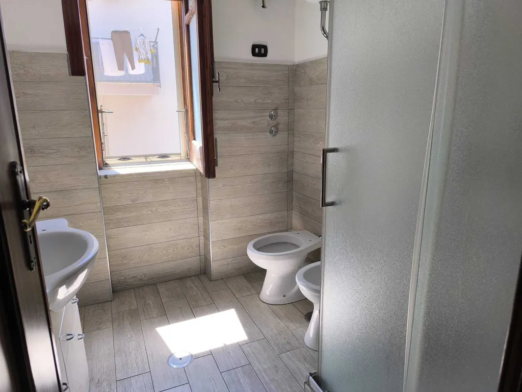 Bagni - Apartment with Terrace in Liveri