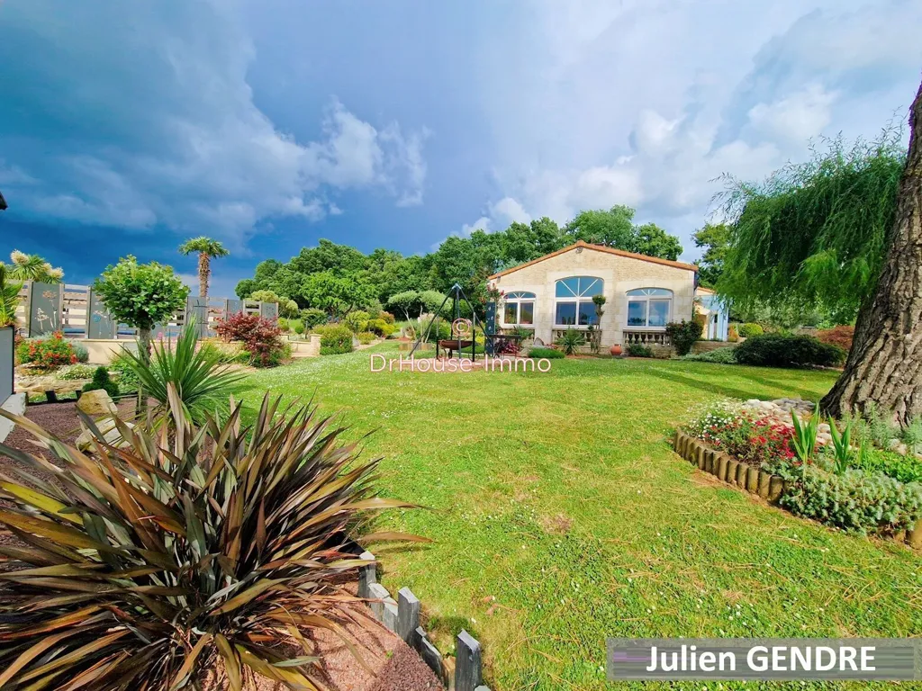 Jardin - Maison avec Piscine et Garage à Melle