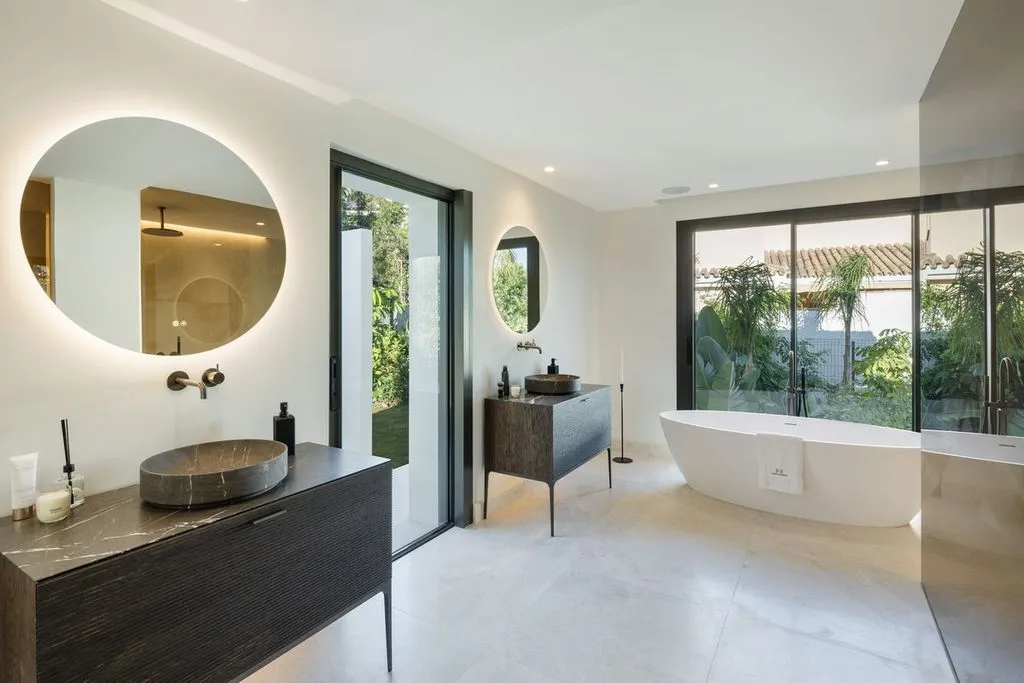 Salles de bain - Luxury Villa with Pool in Nueva Andalucía