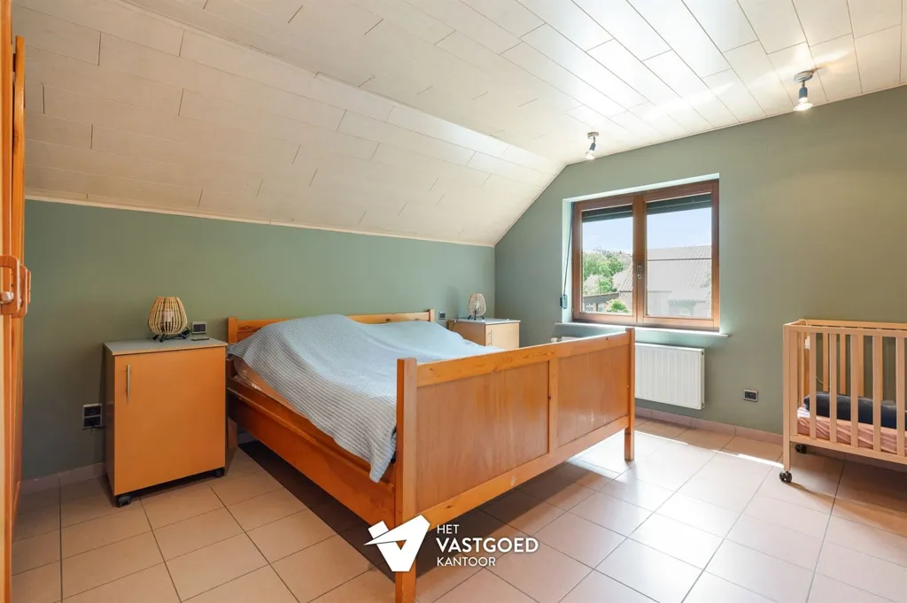 Chambres - Maison avec Atelier sur Terrain de 1372m² à Balen