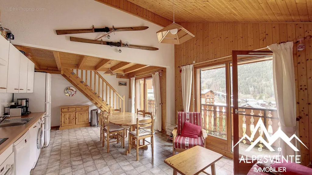 Salle à manger - Appartement 5 Pièces avec Balcon à Saint-Jean-d'Aulps
