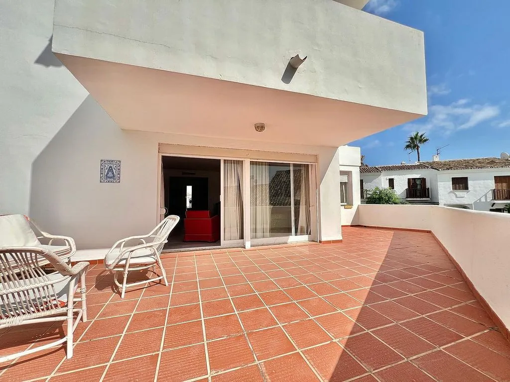 Terrasse - Semi-detached House with Pool on National Road