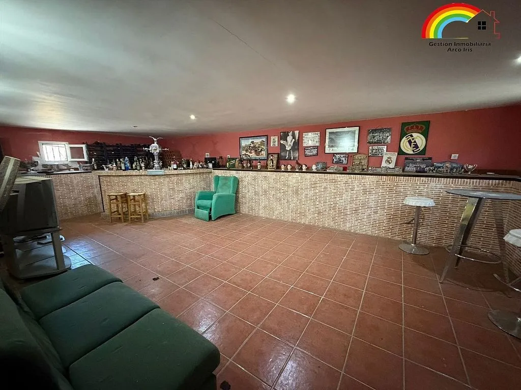 Toad - Chalet with Pool in Hormigos