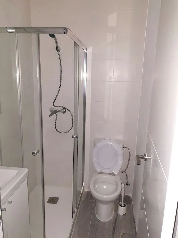 Salles de bain - 1-Bedroom Flat with Air Conditioning in Carabanchel