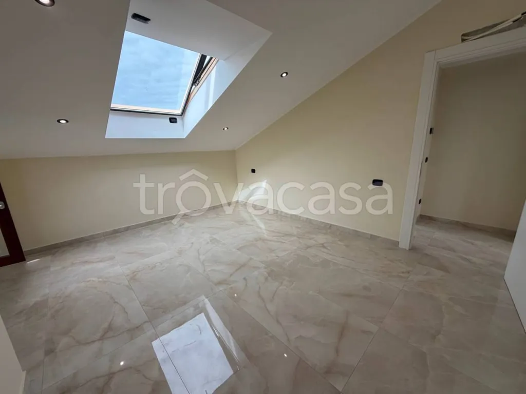Toad - Modern Mansard Apartment with Terrace in Borgo Ticino