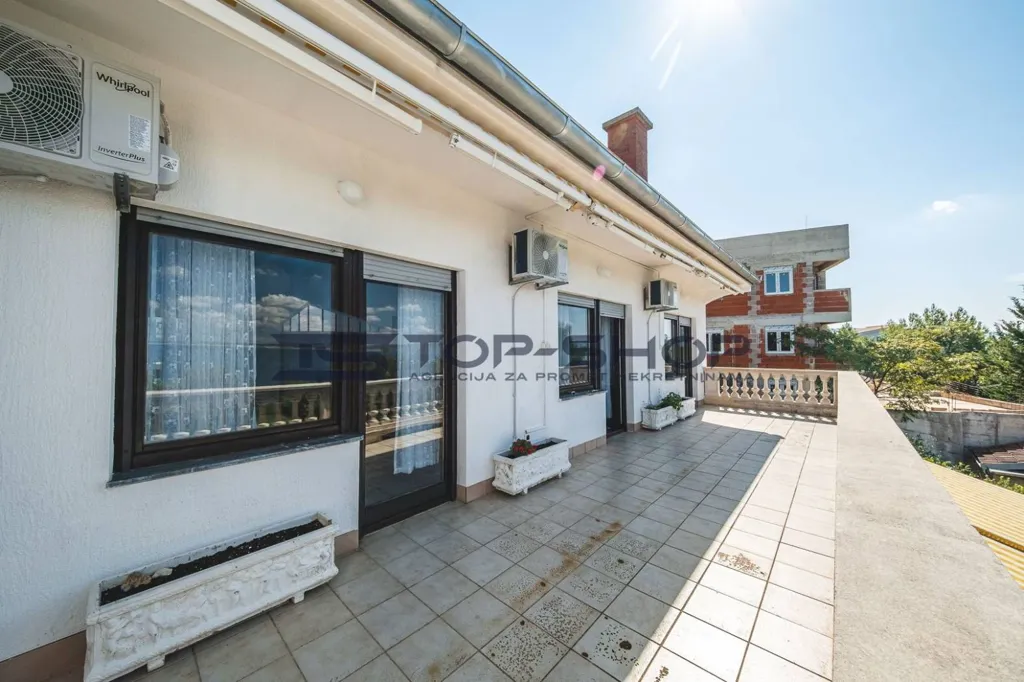 Terrazza - Family House with Sea Access in Starigrad
