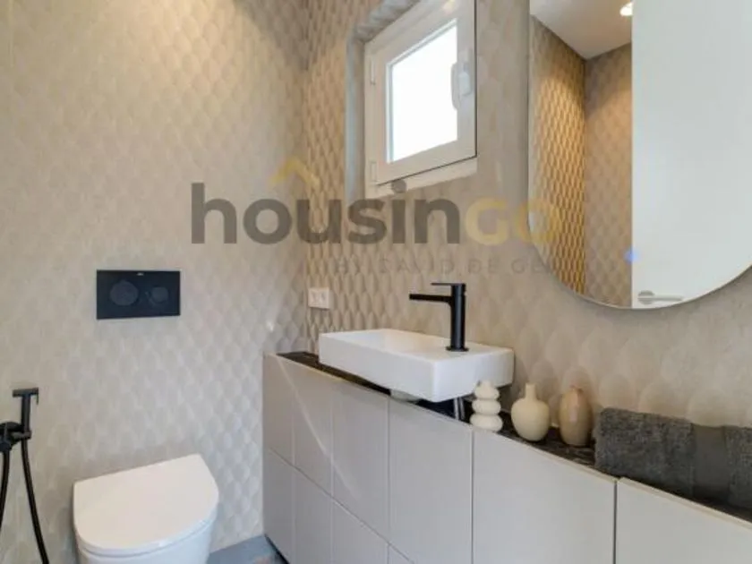 Bathrooms - Modern Penthouse with Central Madrid Views