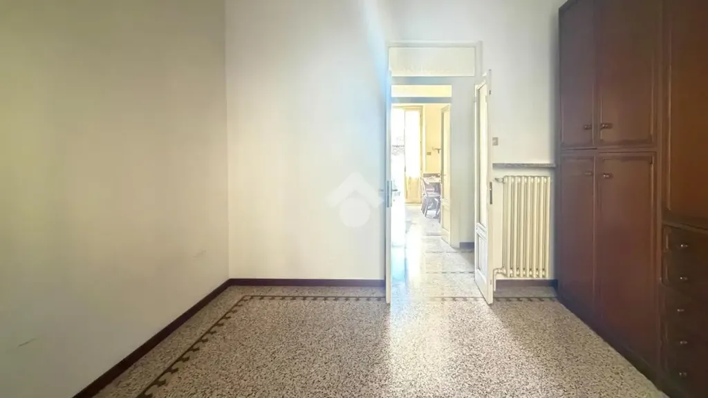 Esik - 3-Room Apartment with Balcony in Broni
