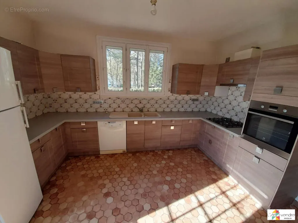 Kitchen - Single-Storey House with Garden in Le Plessis-Brion
