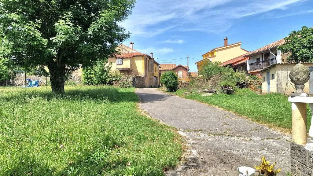 Aed - Chalet with Terrace in Reocín
