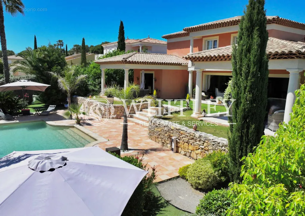 Pool - Luxury Villa with Pool in Saint-Raphaël
