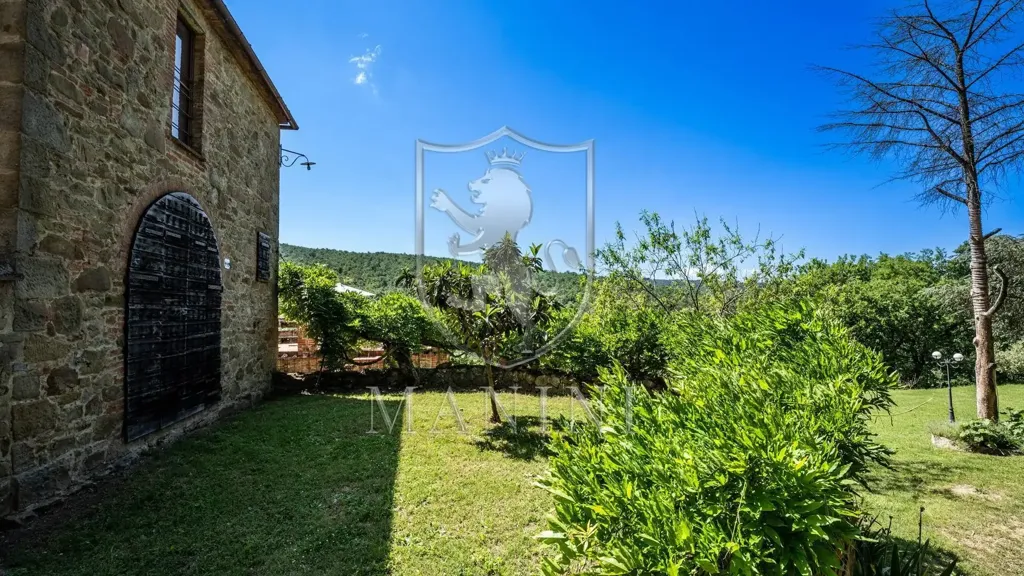 Jardin - Historic Castle with Garden in Sinalunga
