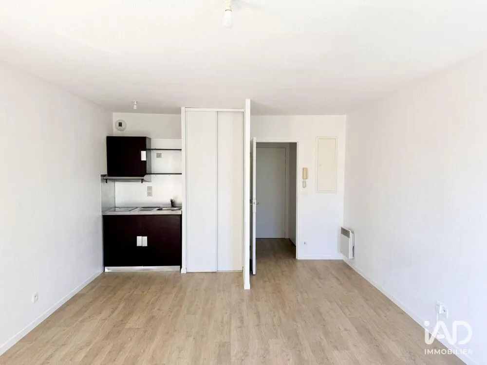 Köök - Studio with Parking in Auxerre