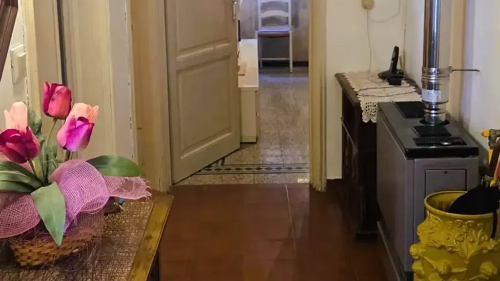 Esik - Quadrilocale in Historic Stone Building, Florence