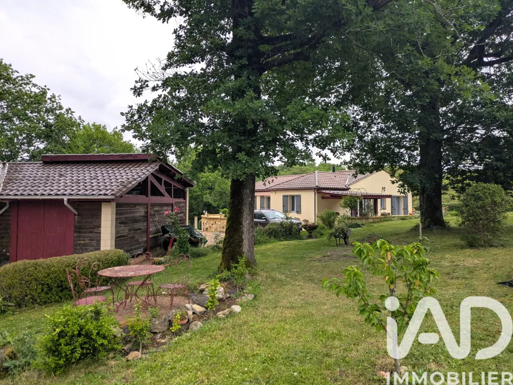 Jardin - Maison avec Piscine et Dépendance à Marnac