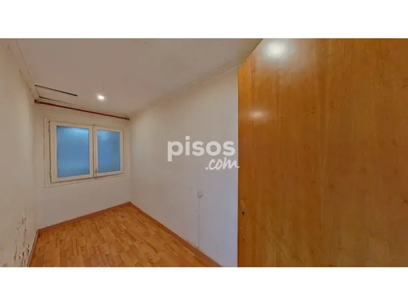 Stanze - Three-Bedroom Flat in Ripollet Centre