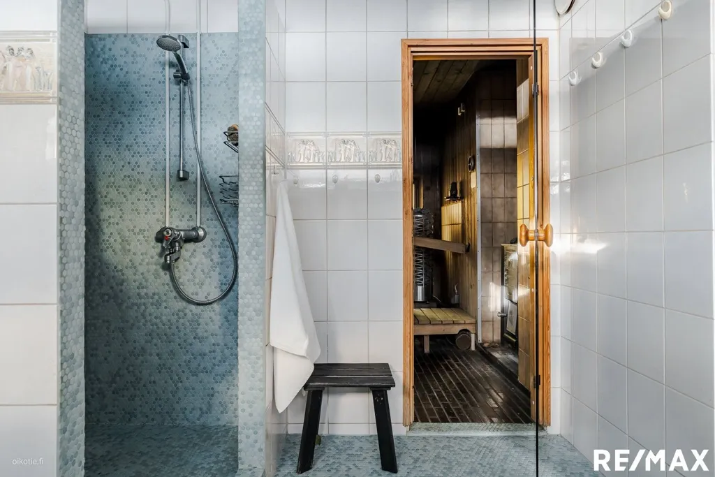 Salles de bain - Beachfront House with Private Shore in Hirvensalo