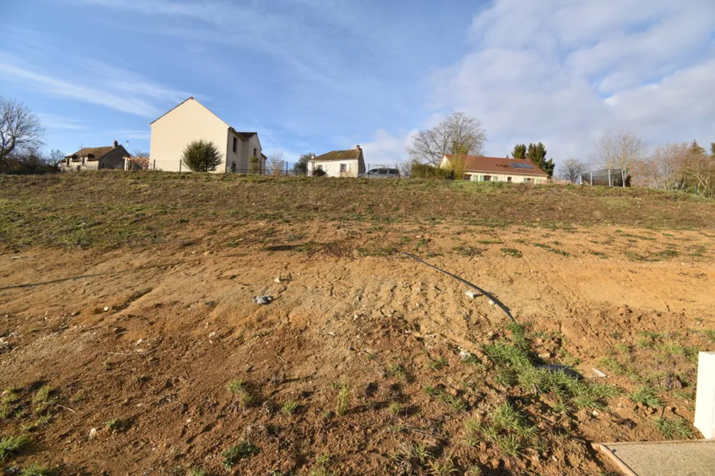 Jardin - Terrain Constructible en Pente à Goussonville