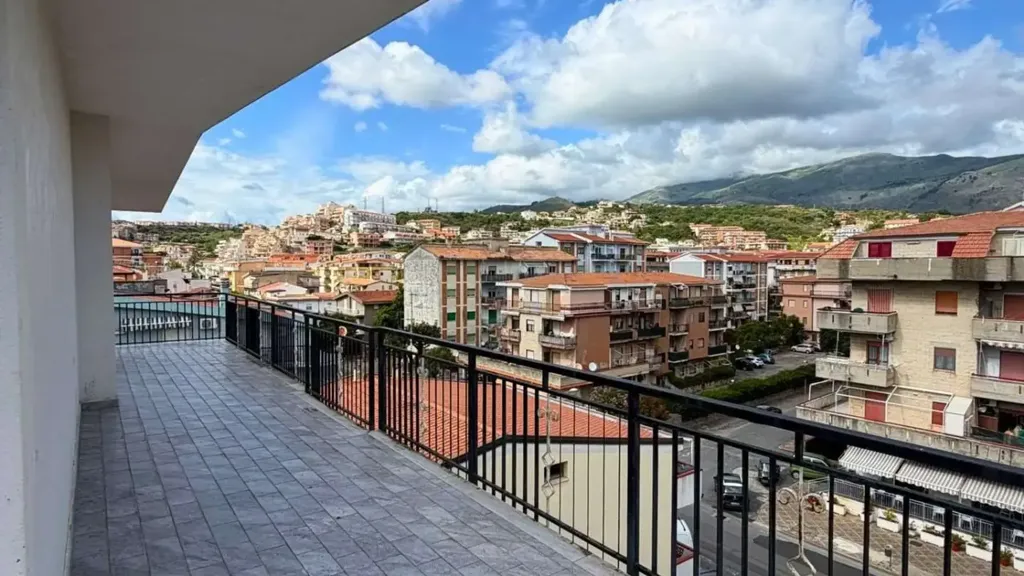 Rõdu - Apartment with Panoramic Terrace in Scalea