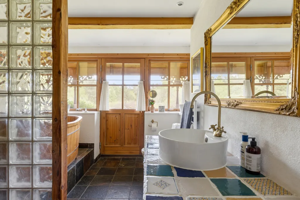 Bathrooms - Bjelkecottage with Nature View in Jerup