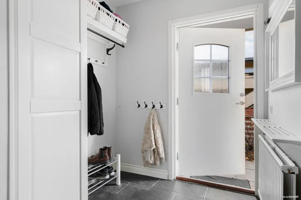 Esik - Corner Flat with Garden in Lillsjön