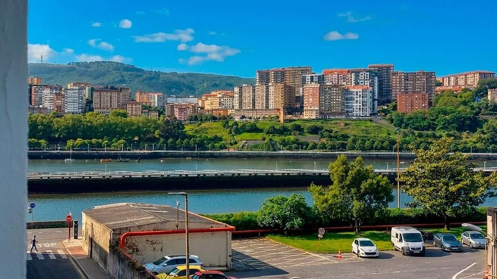 Terraced Flat with River View in Lamiako