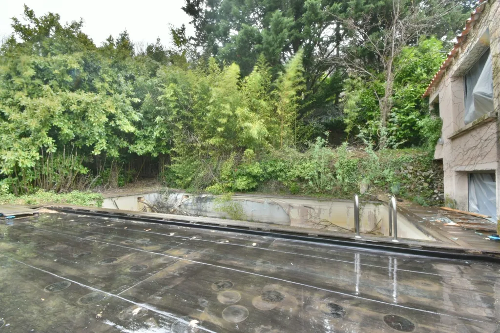 Bassein - Hotelier Property with Panoramic View in Arphy