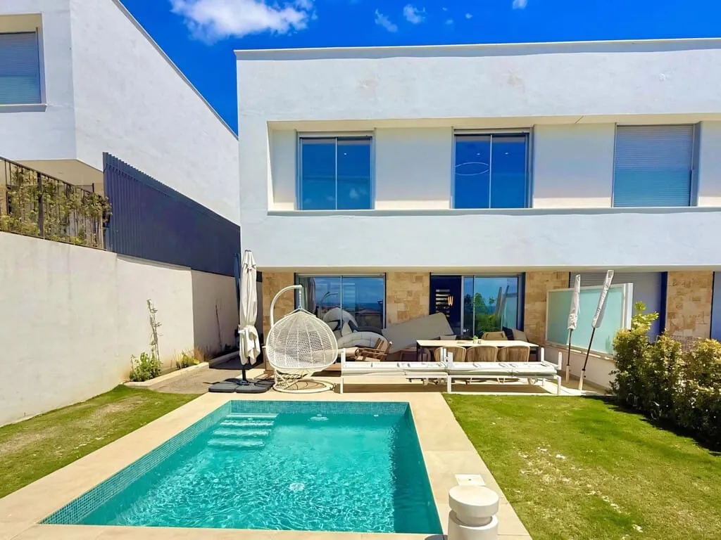 Bassein - Modern Villa with Pool in Estepona