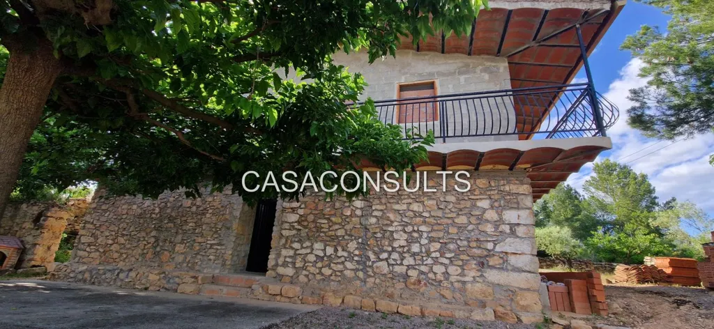 Välivaade - Semi-Renovated Chalet with Balcony in Vilafamés