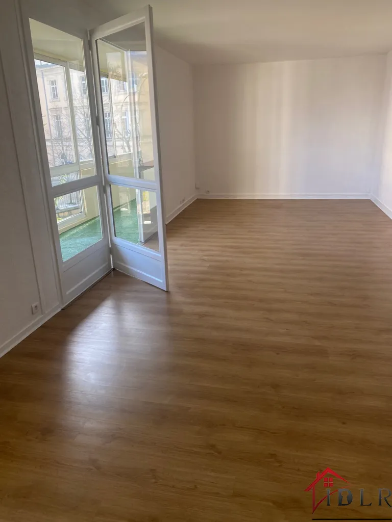 Rooms - Renovated Flat with Loggia in Chaumont Centre