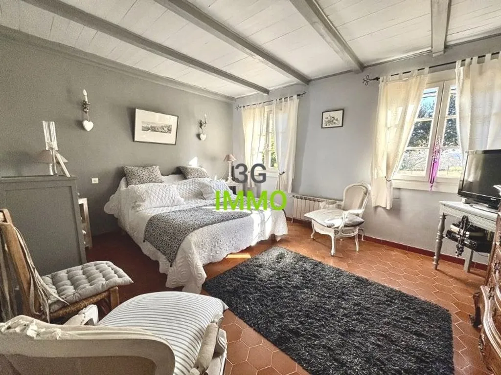 Bedrooms - Provençal Style House with Pool in Uzès