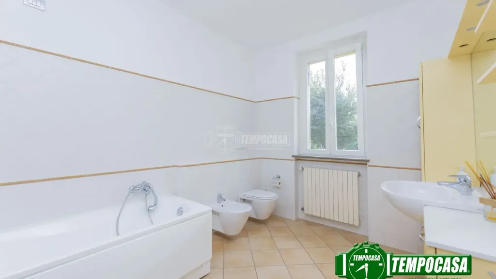 Salles de bain - Modern Villa with Garden in Piacenza