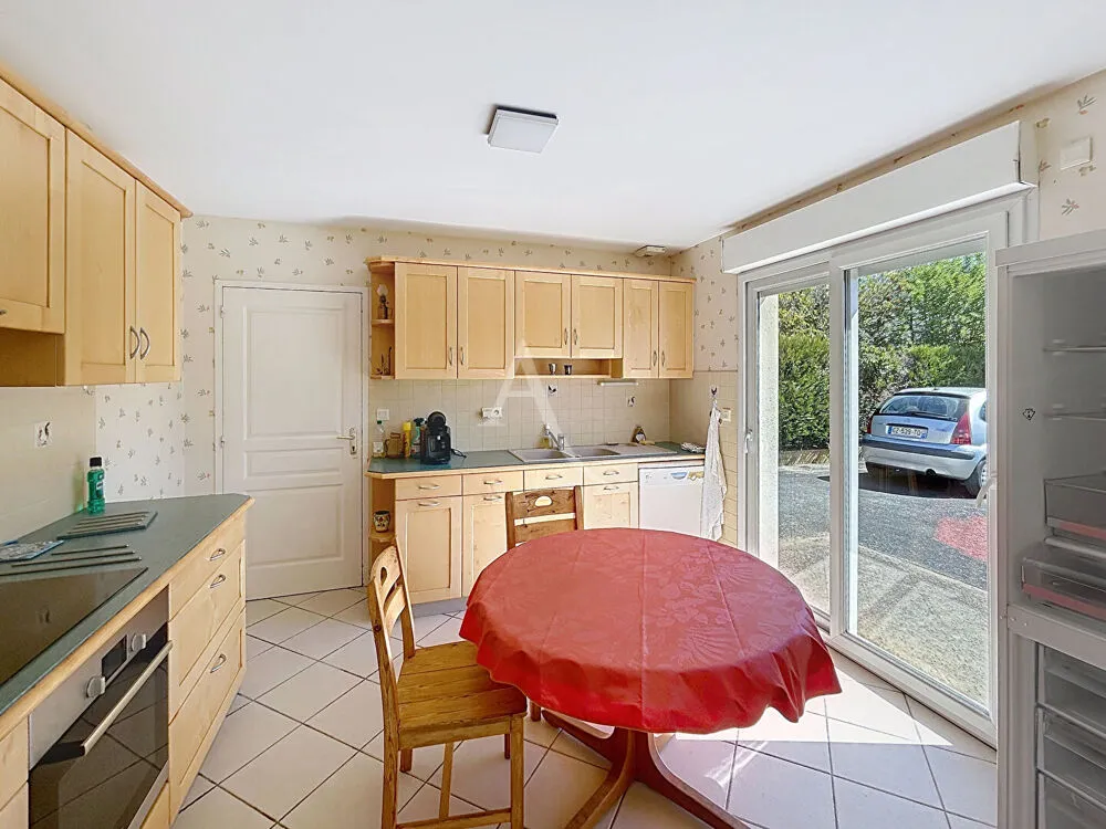 Cuisine - Maison Moderne de Plain-Pied avec Jardin à Angers