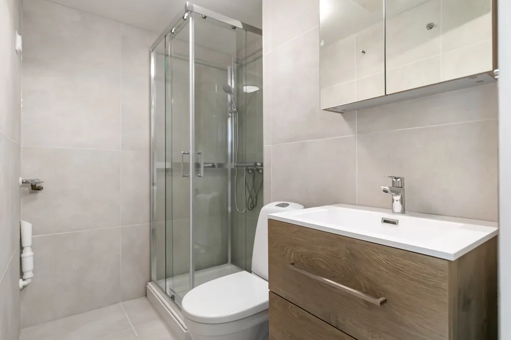 Bagni - 3-Bedroom Apartment with Balcony in Grünerløkka
