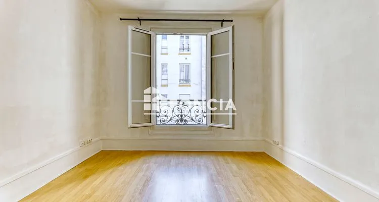 Toad - 2-Bedroom Parisian Flat with Courtyard View