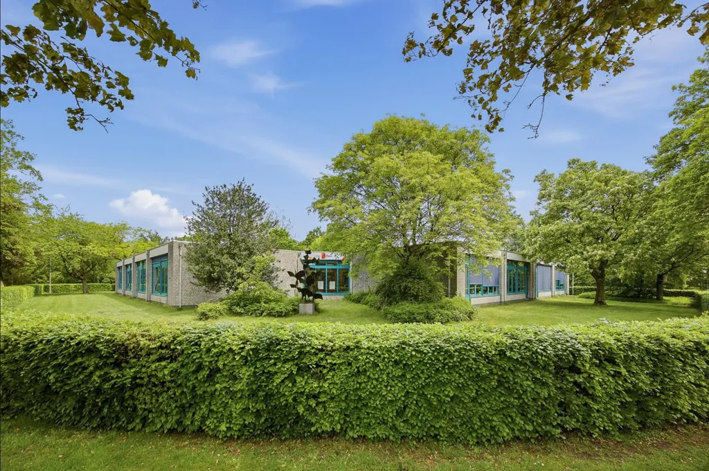 Jardin - Two-Storey House with Garden in Made