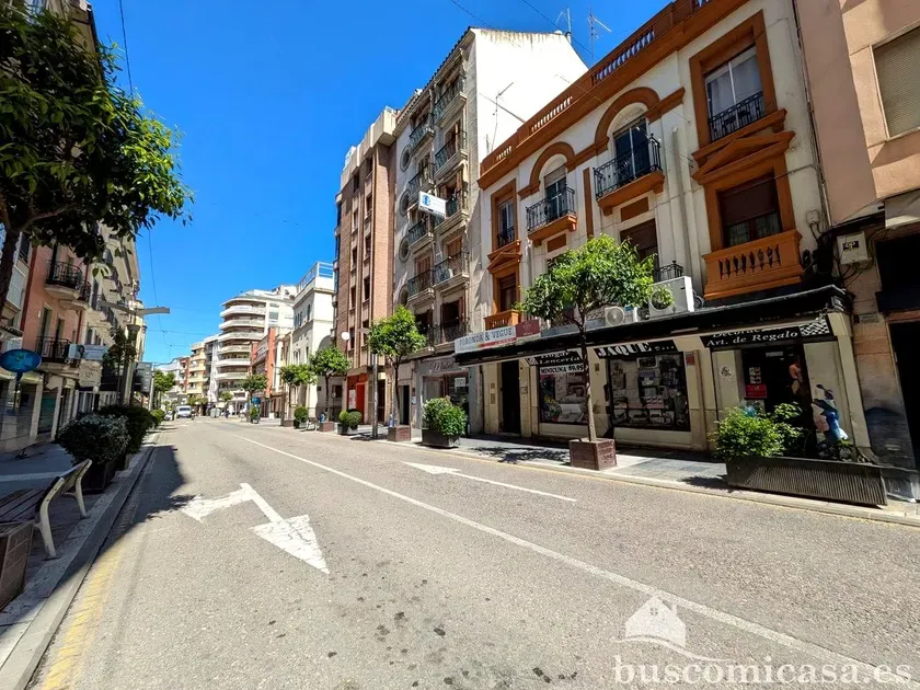 Välivaade - Commercial Building with Terrace in Linares