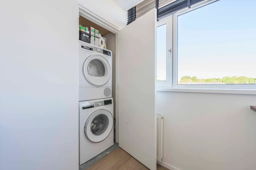 Pesuköök - 4-Bedroom Apartment with Balcony in Katwijk