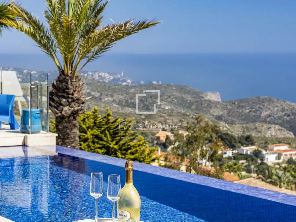 Piscine - Luxury Villa with Panoramic Sea Views in Benitachell