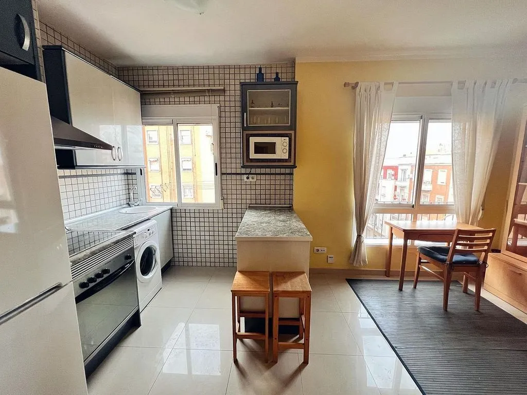 Kitchen - Furnished Flat with Air Conditioning in Algirós