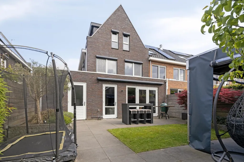 Aed - Modern Corner House with Garage in Woudenberg